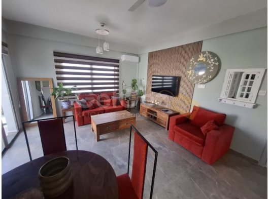 Girne/Esentepede satılık havuzlu site içi 2+1 Penthouse daire