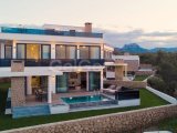 Girne Esentepe'de Lüks Villa Satılık - Deniz ve Doğa Manzaralı