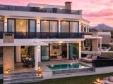 Girne Esentepe'de Lüks Villa Satılık - Deniz ve Doğa Manzaralı