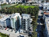 Girne merkezde satılık dağ ve deniz manzaralı penthouse