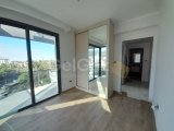 Girne merkezde satılık dağ ve deniz manzaralı penthouse