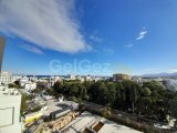 Girne merkezde satılık dağ ve deniz manzaralı penthouse