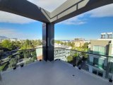 Girne merkezde satılık dağ ve deniz manzaralı penthouse
