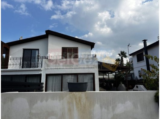Alsancak'ta Denize Komşu Prestijli Villa