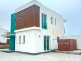 Girne'de 4 Yatak Odalı Lüks Denize Sıfır Villa
