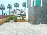 Girne'de 4 Yatak Odalı Lüks Denize Sıfır Villa