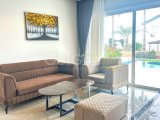 Girne'de 4 Yatak Odalı Lüks Denize Sıfır Villa