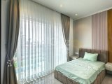 Girne'de 4 Yatak Odalı Lüks Denize Sıfır Villa