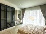 Girne'de 4 Yatak Odalı Lüks Denize Sıfır Villa