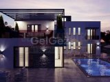Karşıyaka'da Havuzlu Lüks Müstakil Villa
