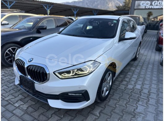 BMW 1.18i (2021)