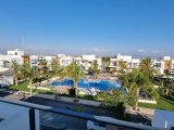 DEĞERİNDE ORTAK HAVUZ, ÖZEL ÇATI TERASI VE PLAJA YAKIN. YENİ BOĞAZİÇİ'NDE ULTRA MODERN 3 YATAK ODALI, 3 BANYOLU VİLLA
