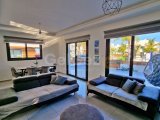 DEĞERİNDE ORTAK HAVUZ, ÖZEL ÇATI TERASI VE PLAJA YAKIN. YENİ BOĞAZİÇİ'NDE ULTRA MODERN 3 YATAK ODALI, 3 BANYOLU VİLLA