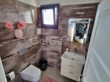 DEĞERİNDE ORTAK HAVUZ, ÖZEL ÇATI TERASI VE PLAJA YAKIN. YENİ BOĞAZİÇİ'NDE ULTRA MODERN 3 YATAK ODALI, 3 BANYOLU VİLLA
