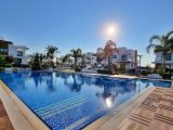 DEĞERİNDE ORTAK HAVUZ, ÖZEL ÇATI TERASI VE PLAJA YAKIN. YENİ BOĞAZİÇİ'NDE ULTRA MODERN 3 YATAK ODALI, 3 BANYOLU VİLLA
