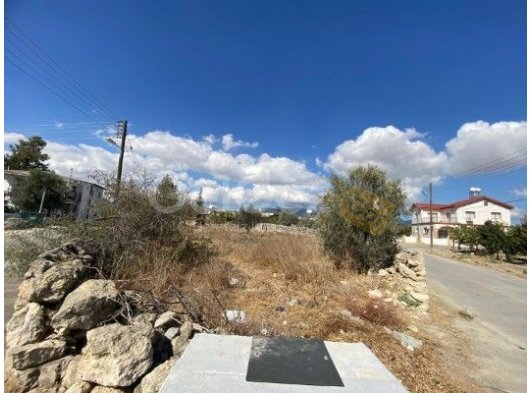 Yarkoy'da 626 m² Arsa Köşe Parsel