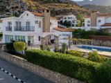 Manzaralı Havuzlu Villa