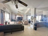 Girne Merkezde Geniş Teraslı Penthouse