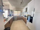 Girne Merkezde Geniş Teraslı Penthouse
