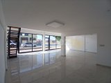 Gazimağusa Merkez'de Şehir Manzaralı Kiralık Dükkan TİCARİ İZİNLİ