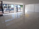 Gazimağusa Merkez'de Şehir Manzaralı Kiralık Dükkan TİCARİ İZİNLİ