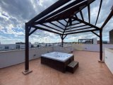 BAFRA'DA YENİLENMİŞ 2 YATAK ODALI, ÖZEL ÇATI TERASLI, 1974 ÖNCESİ TÜRK TAPULU PENTHOUSE DAİRE