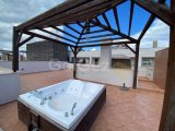 BAFRA'DA YENİLENMİŞ 2 YATAK ODALI, ÖZEL ÇATI TERASLI, 1974 ÖNCESİ TÜRK TAPULU PENTHOUSE DAİRE