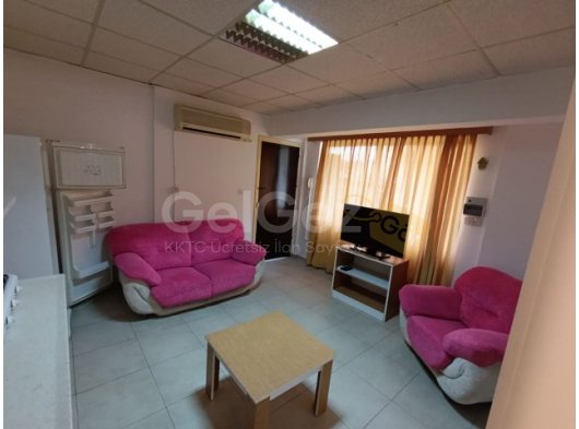 Gazimağusa Merkez'de Şehir Manzaralı Kiralık Eşyalı 1+1 Daire