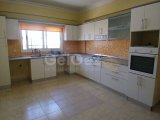 Gazimağusa'da 3+1 Kiralık Daire - Şehir ve Deniz Manzarası ile Konforlu Yaşam Alanı