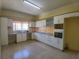 Gazimağusa'da 3+1 Kiralık Daire - Şehir ve Deniz Manzarası ile Konforlu Yaşam Alanı