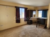 GAZİ MAGUSA 'da 770 m² Kiralık SENDE KATLI Dükkan - Şehir Manzaralı ve Otoparklı!