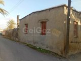 SERDARLI DA KÖY İÇİ SATILIK KERPİÇ EV BAHÇELİ