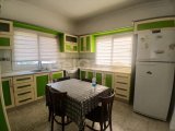 Gazimağusa Yeni Boğaziçi'nde Eşyalı 3+1 Daire Kiralık - Bahçe ve Otopark İmkanıyla