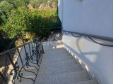 Gazimağusa Yeni Boğaziçi'nde Eşyalı 3+1 Daire Kiralık - Bahçe ve Otopark İmkanıyla