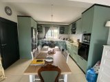 ALAGADI'DE ÖZEL ÇATI TERASI VE DENİZ MANZARALI 2 YATAK ODALI 2 BANYOLU SEVİMLİ BUNGALOV