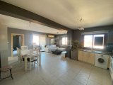 2 YATAK ODALI, 2 BANYOLU DENİZ MANZARALI DAİRE VE 5 YILDIZLI OLANAKLAR ESENTEPE