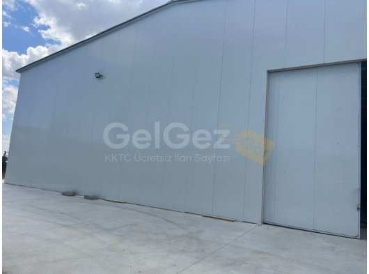 Lefkoşa Sanayi Bölgesinde Şehir Manzaralı Geniş Depo Satışı!