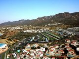 BAHÇELİ'NDE TROPİK STİLİNDE KONUMLANMIŞ, ÖNÜ DENİZ MANZARALI 4 YATAK ODALI BUNGALOV + ÇATI TERRAS VE ÖZEL HAVUZ