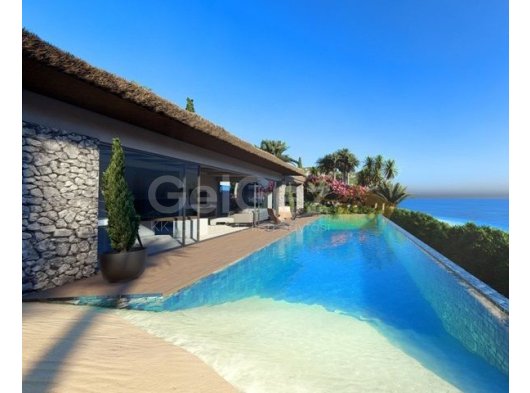 BAHÇELİ'NDE TROPİK STİLİNDE KONUMLANMIŞ, ÖNÜ DENİZ MANZARALI 4 YATAK ODALI BUNGALOV + ÇATI TERRAS VE ÖZEL HAVUZ