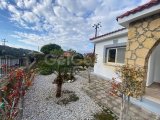 KARSIYAKA'DA MODERN BİR ŞEKİLDE TASARLANMIŞ, ÖZEL HAVUZLU VE BAHÇE BARLI, 3 YATAK ODALI, 2 BANYOLU BİR BUNGALOV