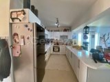 KÜÇÜK ERENKÖY'DE DENIZE SIFIR ÖZEL ÇATI TERASI, JAKUZI, BAHÇE VE BARBEKÜLÜ 3 YATAKLI ÇATI KATI