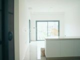 Kumsal Plajlar ve Geniş 1 Yatak Odalı Çatı Katı Dairesi, Çatı Terası ve Olanaklarıyla Birlikte Özel Bir Rezitede Yer Almaktadır.