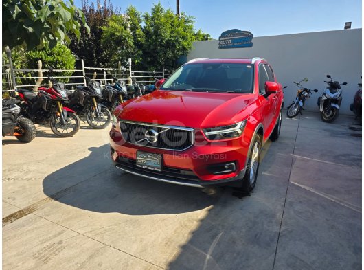 VOLVO XC-40 B4