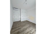 Girne'nin Alsancak bölgesinde konforlu site içerisinde satılık lüks 2+1 daire!