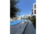 Girne'nin Alsancak bölgesinde konforlu site içerisinde satılık lüks 2+1 daire!