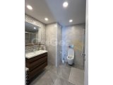 Girne'nin Alsancak bölgesinde konforlu site içerisinde satılık lüks 2+1 daire!