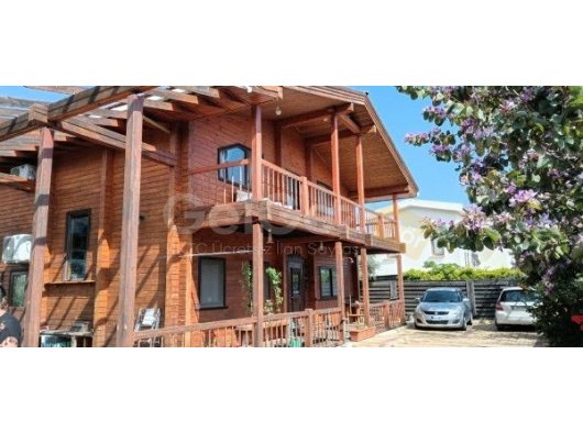 ALSANCAK'ta Eşsiz 4 Yatak Odalı 4 Banyolu Ahşap Çerçeveli Villa