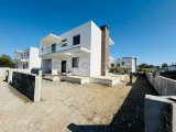 Girne'nin Çatalköy bölgesinde özel havuzlu 4+1 villa!