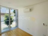 Girne'nin Doğanköy bölgesinde havuzlu sitede satılık 2+1 daire!