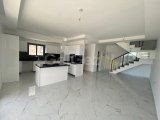 ESENTEPE'DE YENİ, 3 YATAK ODALI, 3 BANYOLU, ÇATI TERASLI VE ÖZEL HAVUZLU YARI MÜSTAKİL VİLLA